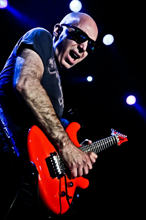 Joe Satriani, in premiera in Romania