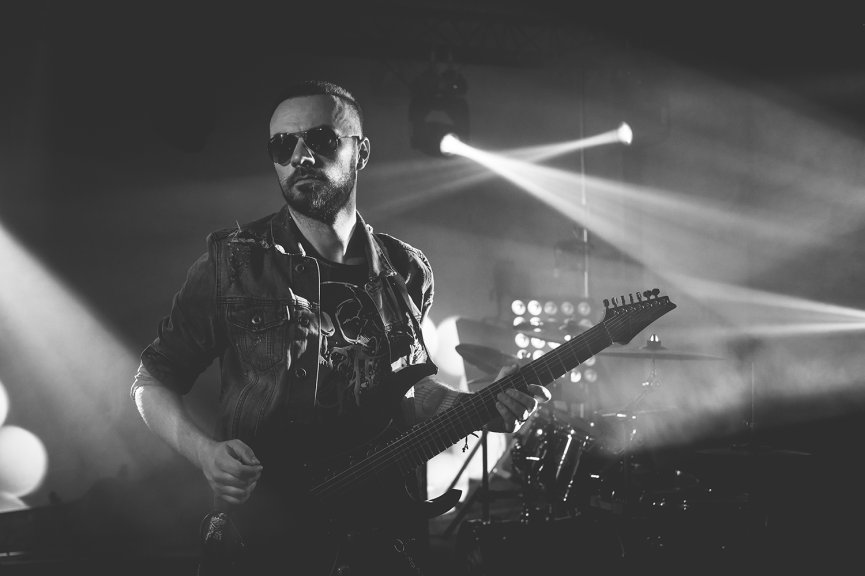 Sebi Bârzeianu, chitaristul trupei timișorene Phaser, a lansat single-ul ”Morse Code”