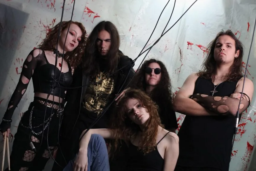 2. Lovebite au lansat Joc Murdar, un nou single însoțit de un videoclip