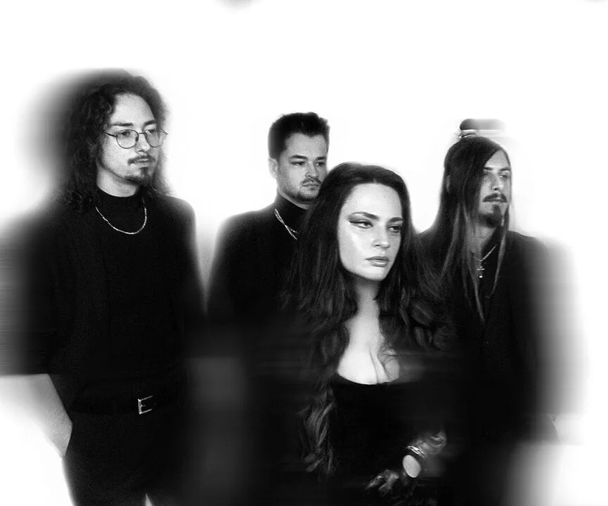2. June Turns Black explorează ego-ul și ruptura dintre artist și public cu noua piesa, 'deathblow'