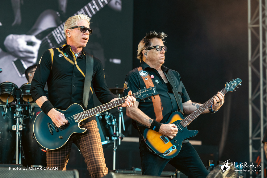 2. Noodles, chitaristul The Offspring, ia o pauză de la concerte din cauza unei probleme de sănătate