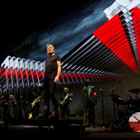 Roger Waters aduce muzica Pink Floyd in Romania in super-productia The Wall