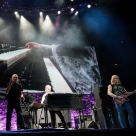 Peste 7.000 de fani ai muzicii rock, la concertul Deep Purple din Cluj