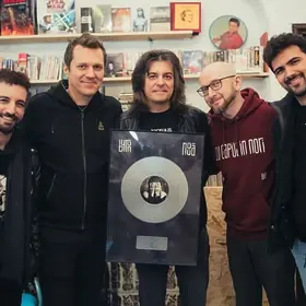 Trupa byron a primit discul de platină pentru albumul 'nouă'