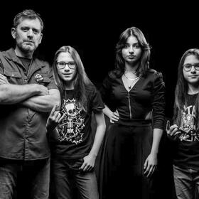 Twice Louder a lansat piesa 'Ziduri de fum' alături de un videoclip