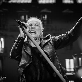 Iron Maiden, Arena Nationala