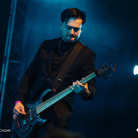 June Turns Black, club Quantic